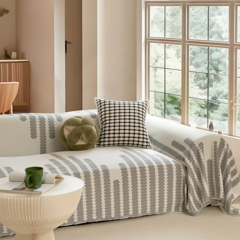 Geometrischer Sofaüberwurf aus Baumwollmischgewebe mit dekorativer Fransenkante