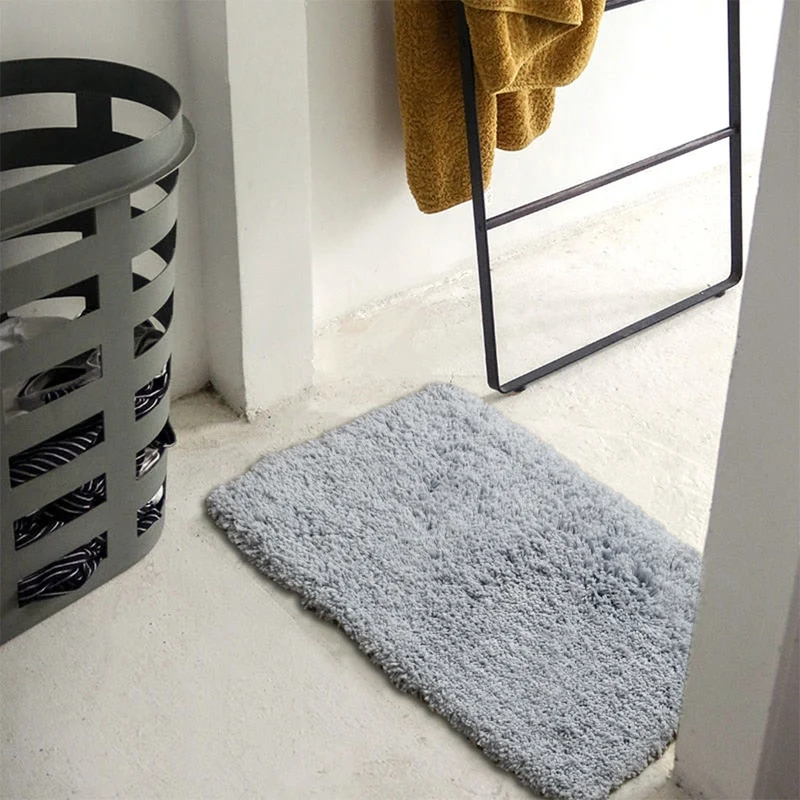 Weicher Badvorleger mit gestreifter Hochfloor-Oberfläche