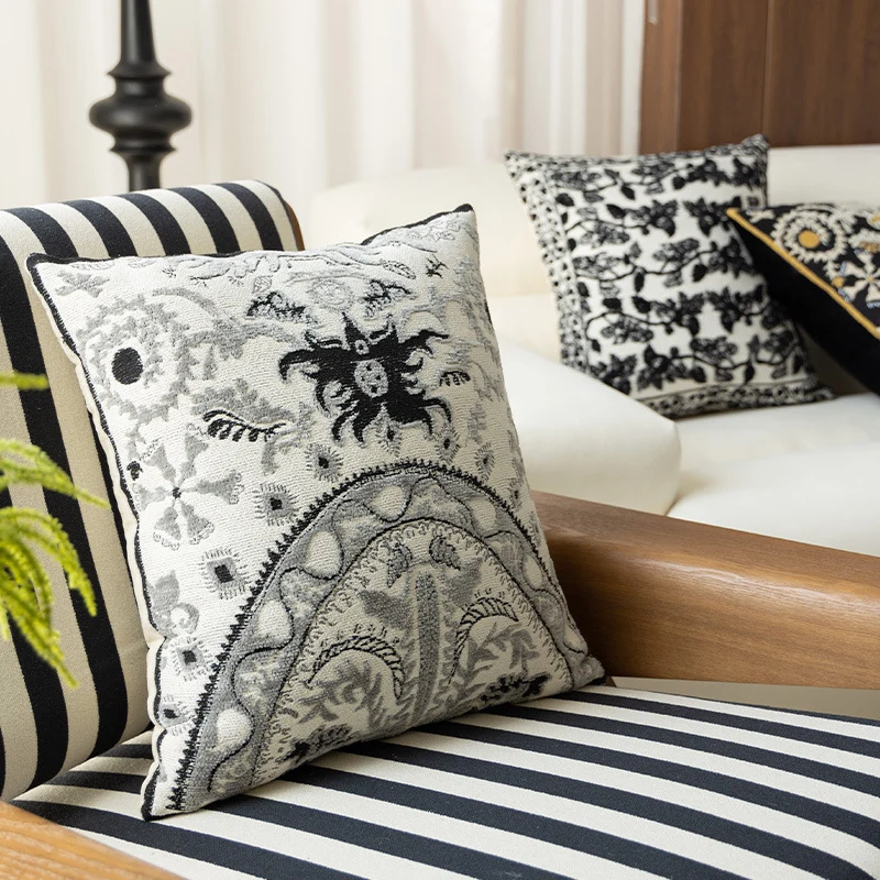 Dekorativer Kissenbezug aus Jacquard mit floralem Muster