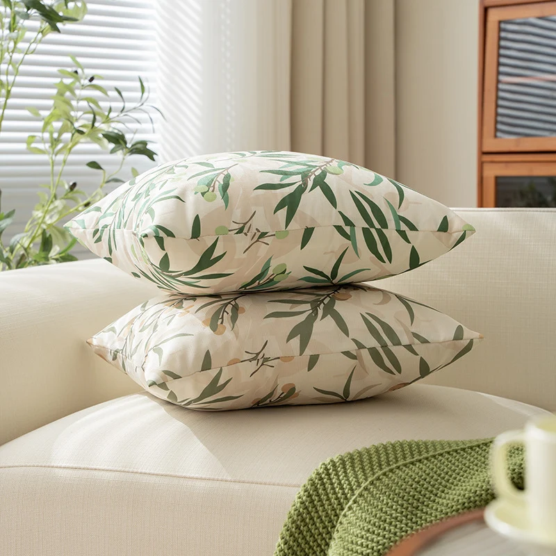 Rechteckiges Zierkissen mit skizzenhaftem Blumenprint und feiner Leinenoptik