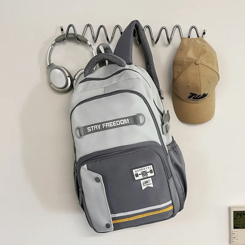 Vielseitiger Schulrucksack mit mehreren Fächern