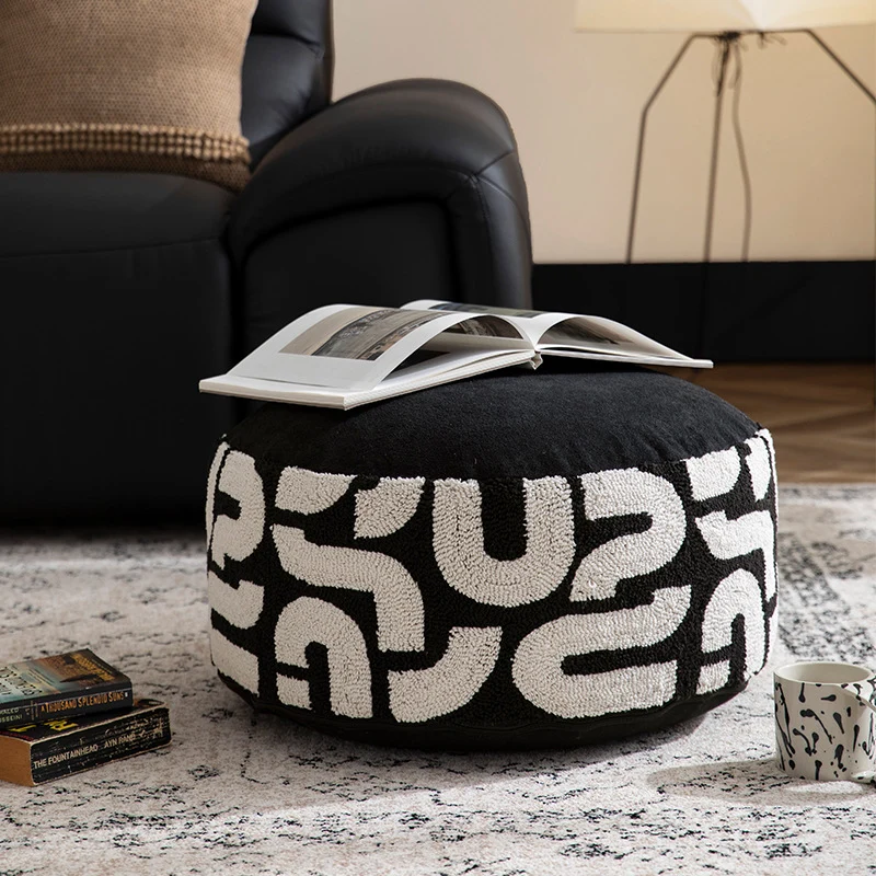 Gemusterter Sitzpouf aus Bouclé und Baumwollmix