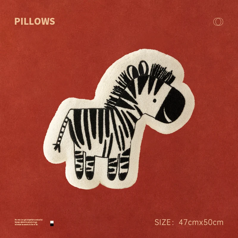 Geformtes Kinderzimmer-Dekokissen aus Teddyfleece mit gesticktem Zebra-Motiv und konturierter Silhouette