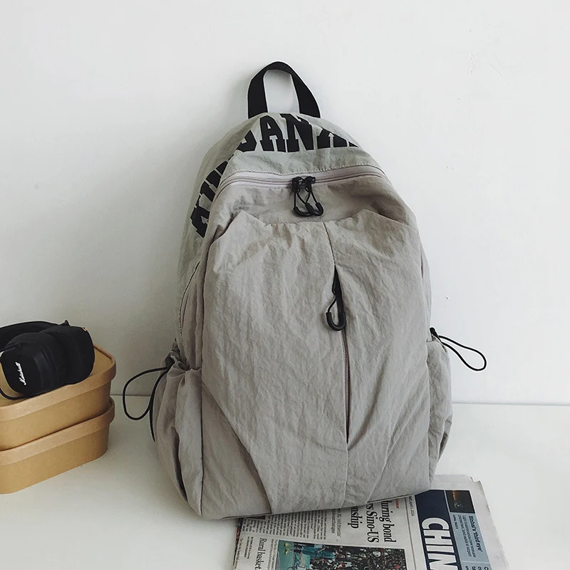 Urbaner Minimalistischer Schulrucksack