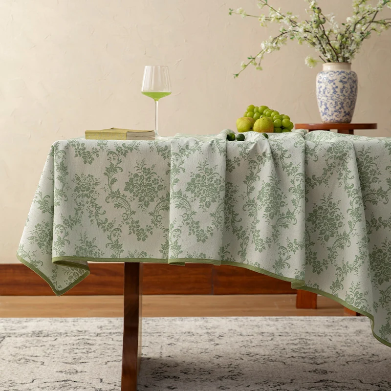 Jacquard-Tischdecke mit floralem Damastmuster und verstärktem Saum