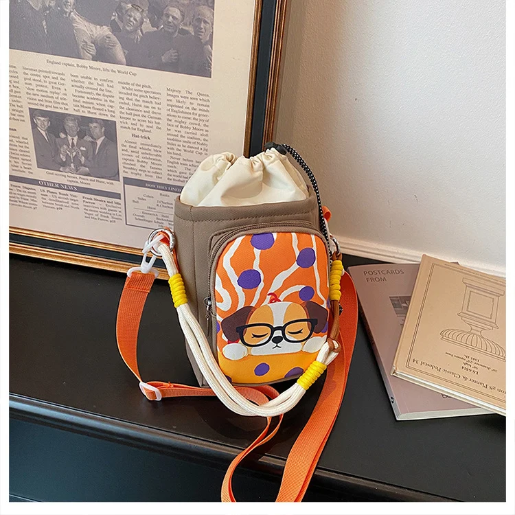 Niedlicher Schulrucksack im Cartoon-Design