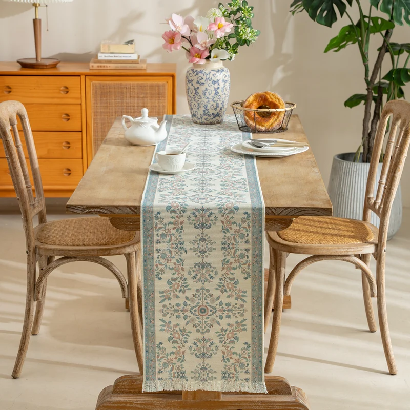 Gewebter Läufer mit vintage‑orientalischem Blumenmuster und Fransen