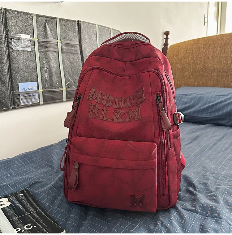 Lässiger Lederrucksack mit mehreren Fächern