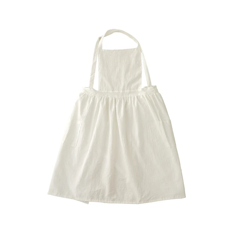 Leichtes Baumwoll-Latzkleid mit verstellbaren Trägern und seitlichen Taschen