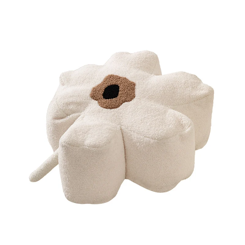 Blumenförmiger Bodensitzpouf mit Bouclé‑Bezug und segmentierter Polsterung