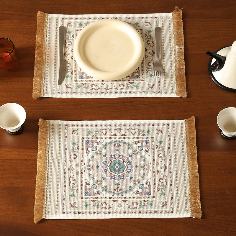 Gewebter kleiner Läufer-Teppich im Vintage-Ornamentstil mit Fransen