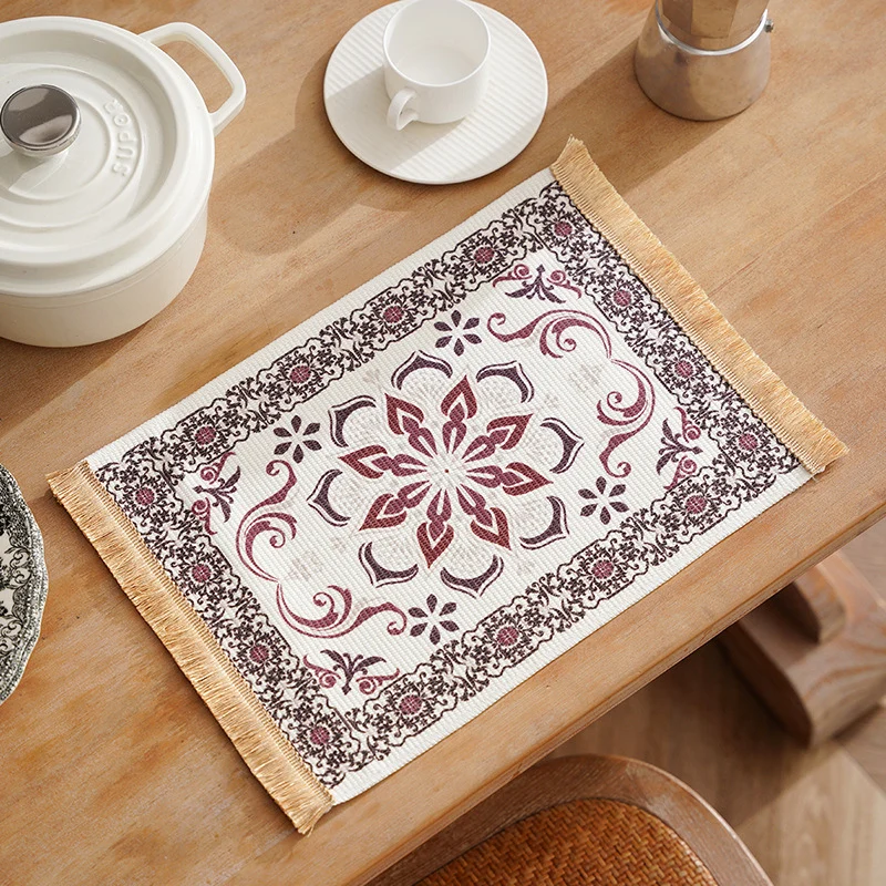 Gewebter kleiner Läufer-Teppich im Vintage-Ornamentstil mit Fransen