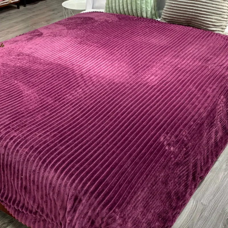 Luxuriöse gerippte Velours-Wurfdecke