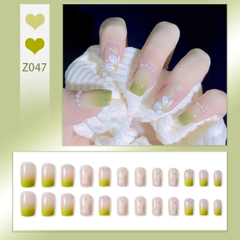 Florales Motiv Press-On Nagelkunst