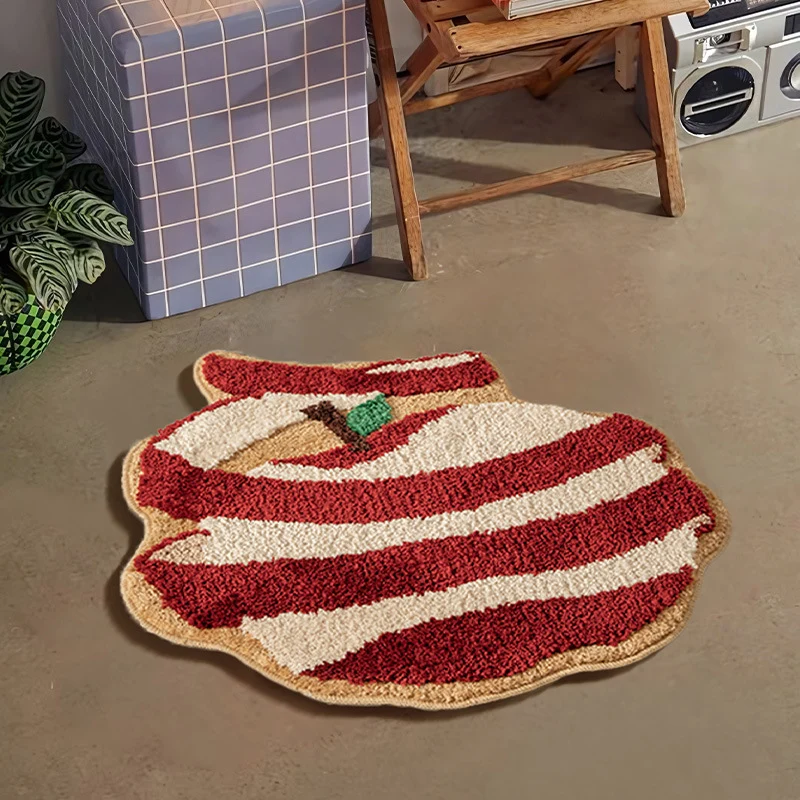 Apfelförmiger Hochflor-Teppich für Bad und Eingangsbereich mit Tuftingstruktur und rutschfester Unterseite