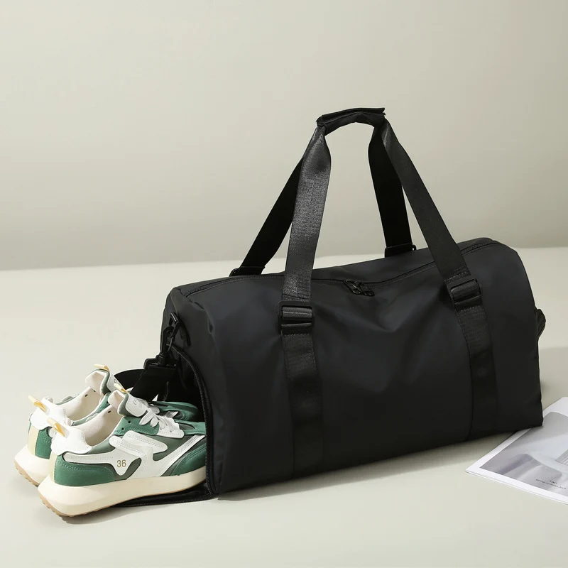Sportliche Reisetasche mit wasserabweisendem Material und mehreren Fächern Skanto