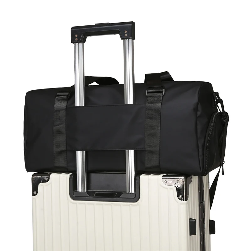 Sportliche Reisetasche mit wasserabweisendem Material und mehreren Fächern Skanto