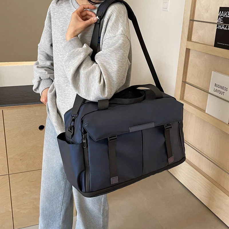 Sportliche Reisetasche mit verstellbarem Schultergurt Skanto