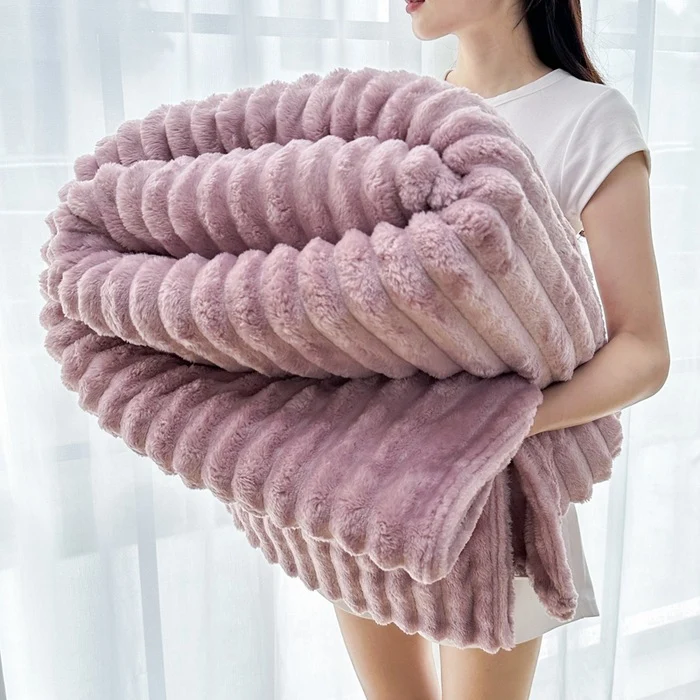 Plüsch Ribbed Wurfdecke