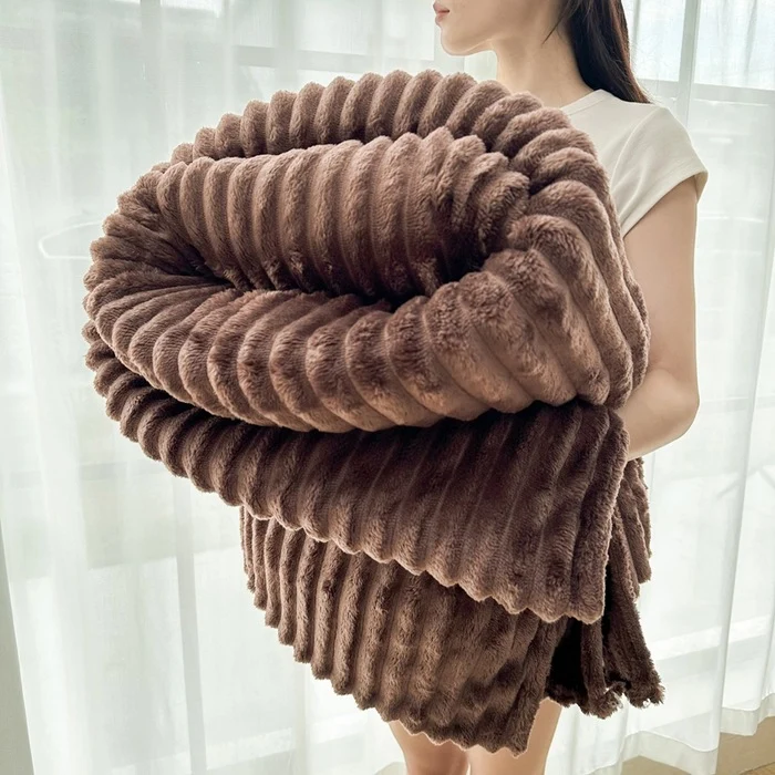 Plüsch Ribbed Wurfdecke
