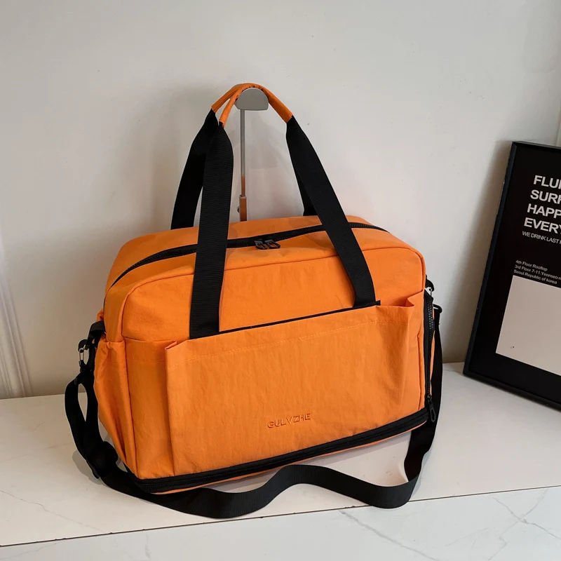 Sportliche Reisetasche aus strapazierfähigem und wasserabweisendem Material Skanto