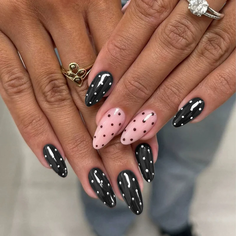 Künstlerische geometrische Nagelspitzen