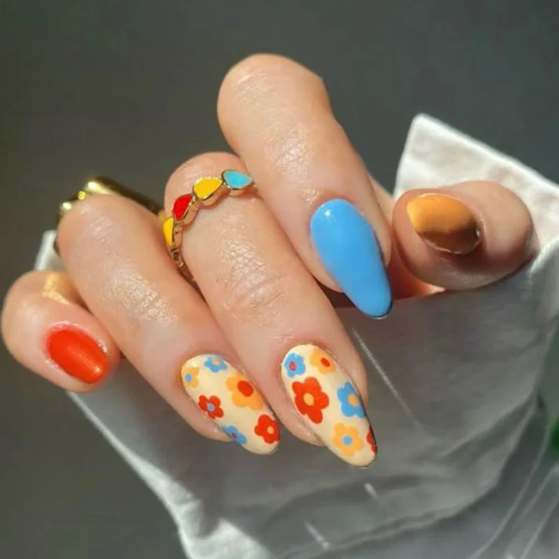 Bunte Blumen Nagelkunst