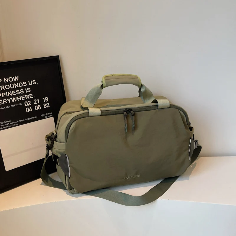 Sportliche Reisetasche mit mehreren praktischen Fächern