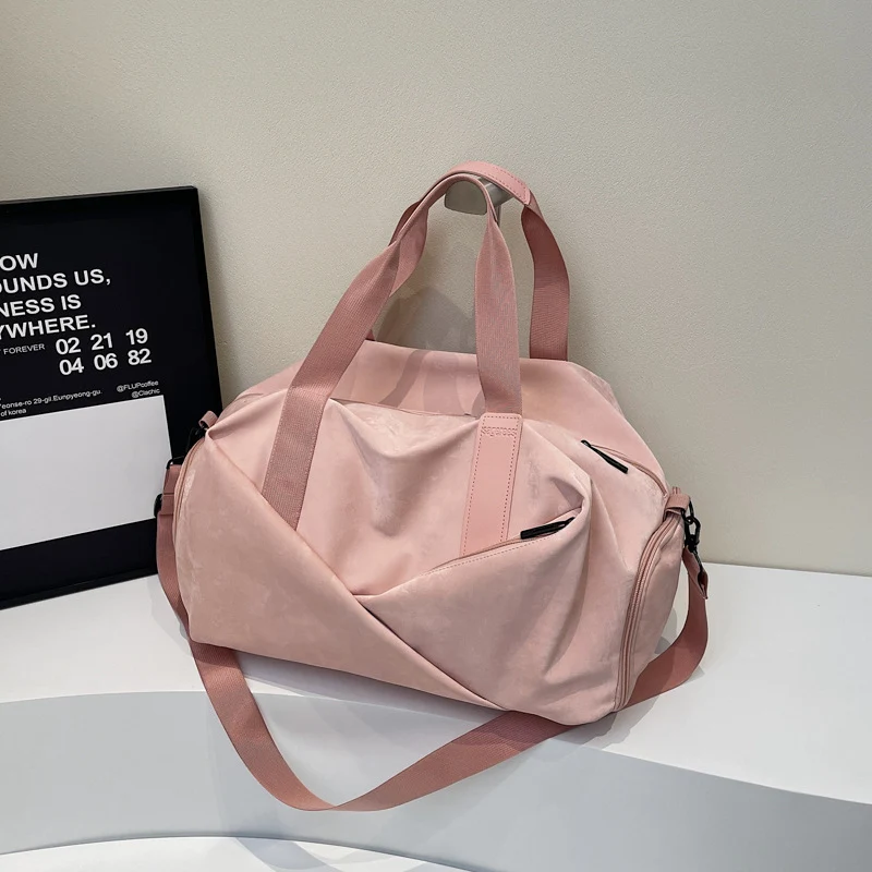 Sportliche Reisetasche mit innovativem Design und multifunktionalen Taschen Skanto