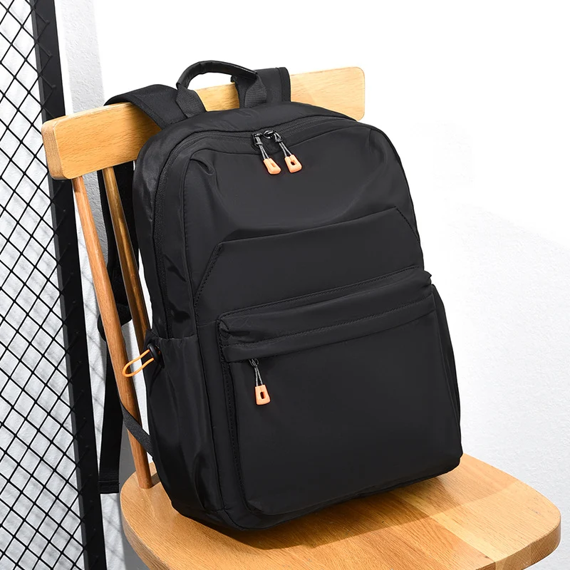 Robuster Alltagsrucksack mit wasserabweisendem Material Skanto