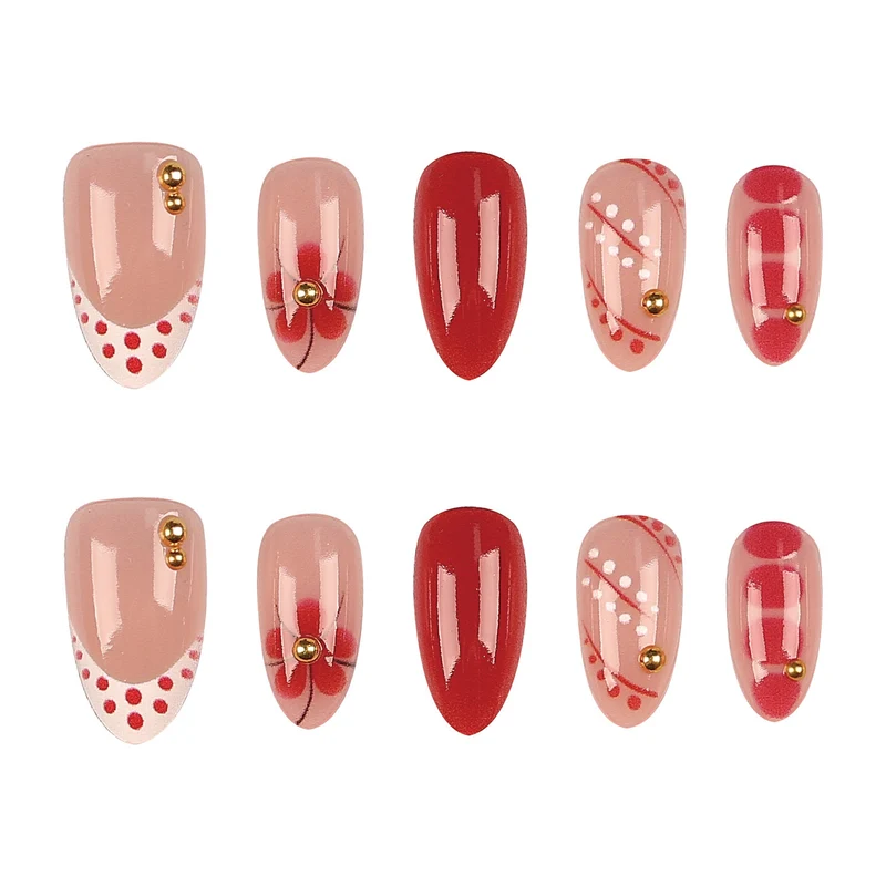 Künstlerisches Press-On Nail Set mit dekorativen Akzenten