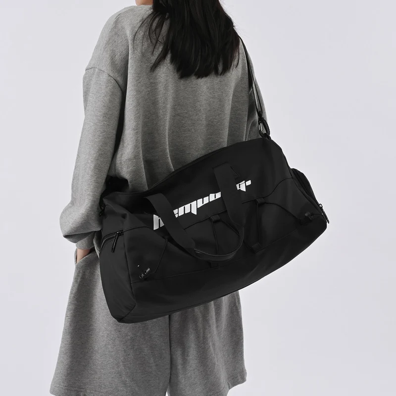Sportliche Reisetasche mit erweiterbarem Fachdesign Skanto