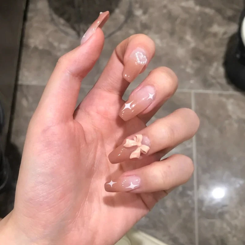 Dekorative Nagelkunst