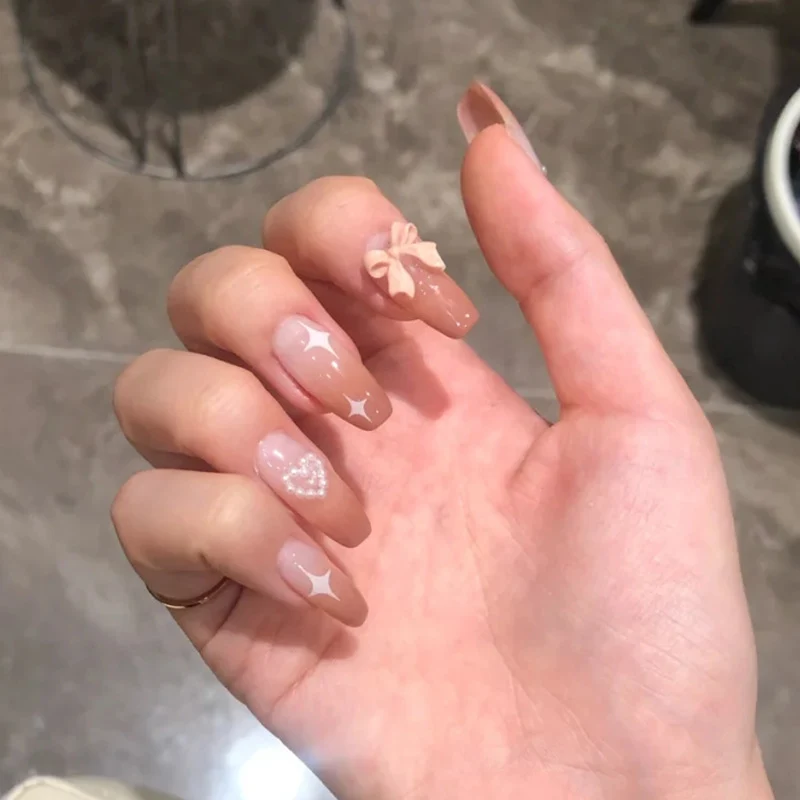 Dekorative Nagelkunst