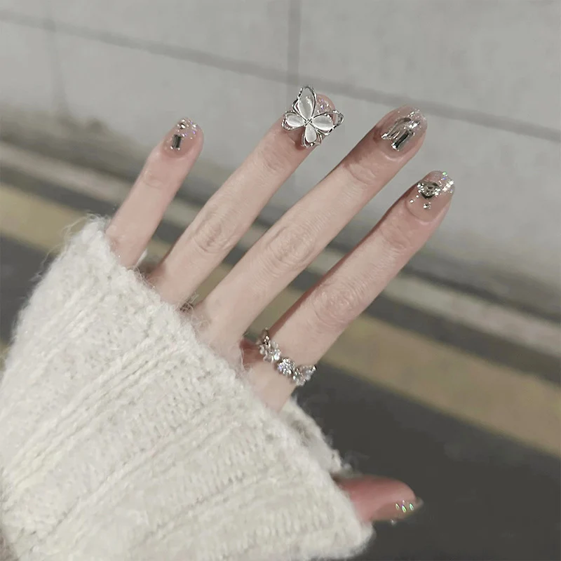 Künstlerisches Press-On Nageldesign