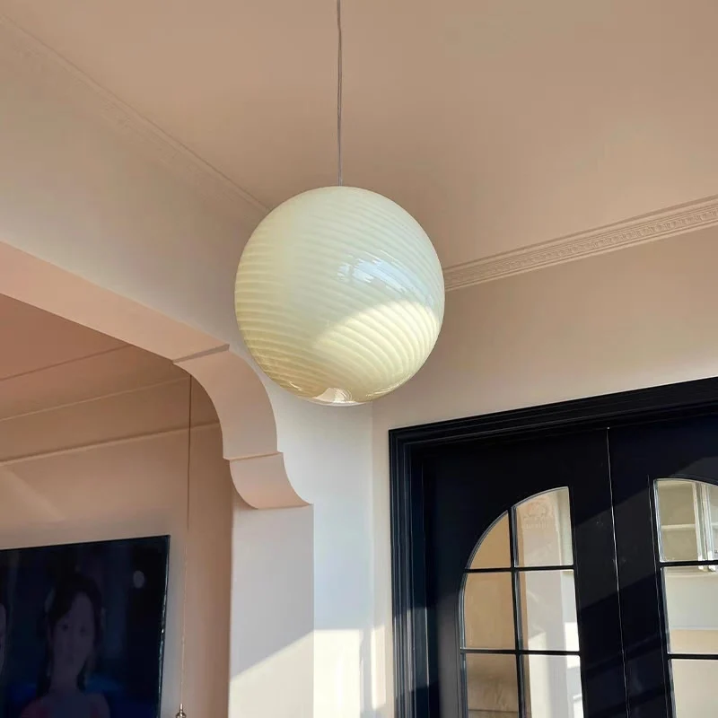Moderne elegante Globus Pendelleuchte