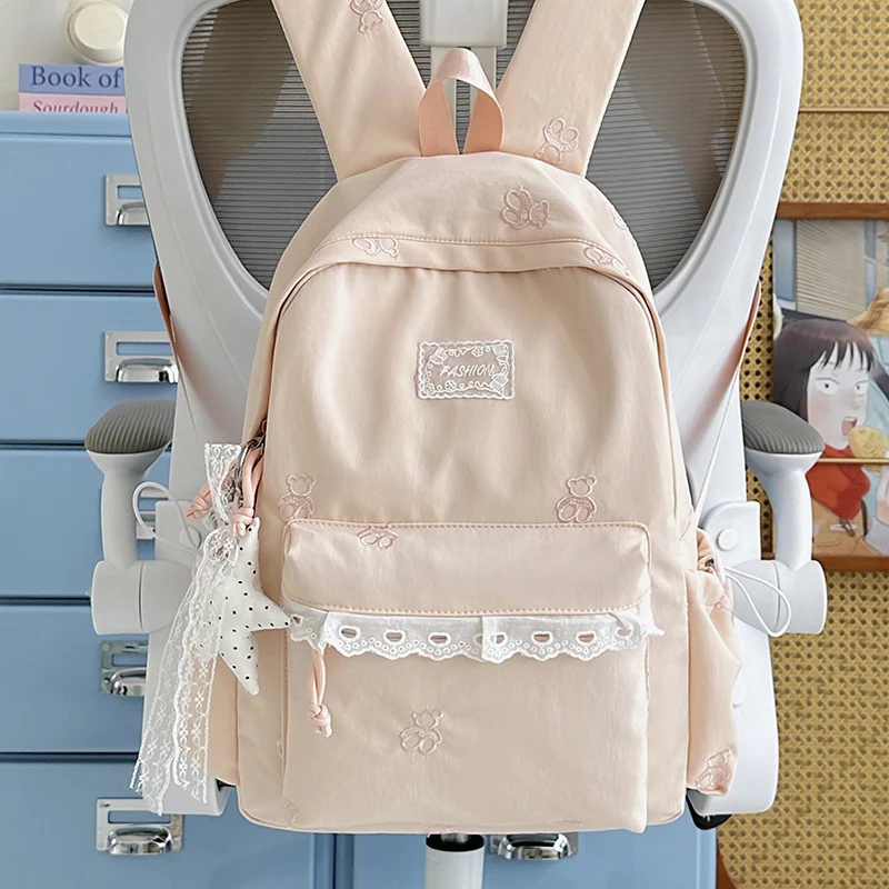 Charmanter bestickter Rucksack Karnz