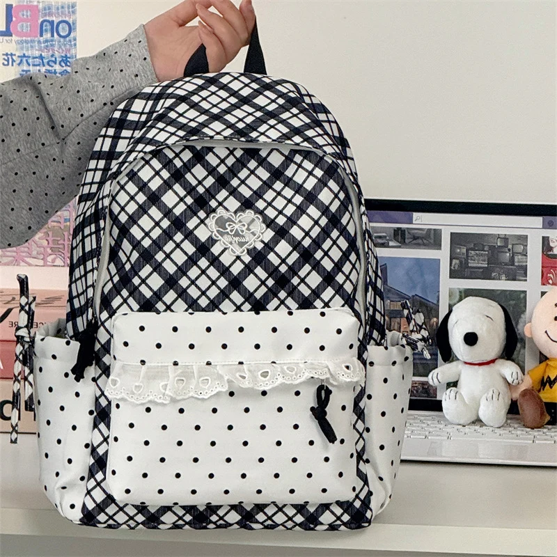 Charmanter Dekorativer Rucksack Karnz