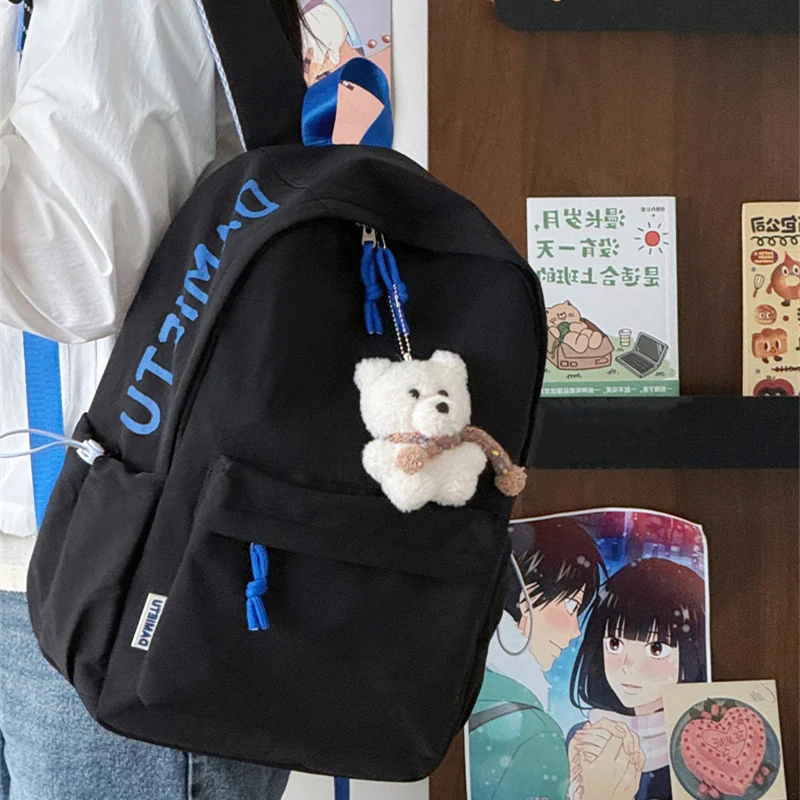 Lässiger leichter Rucksack mit cute Plüsch-Schlüsselanhänger Karnz