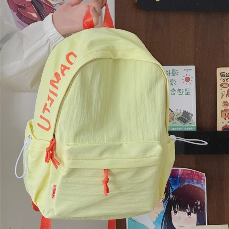 Lässiger leichter Rucksack mit cute Plüsch-Schlüsselanhänger Karnz