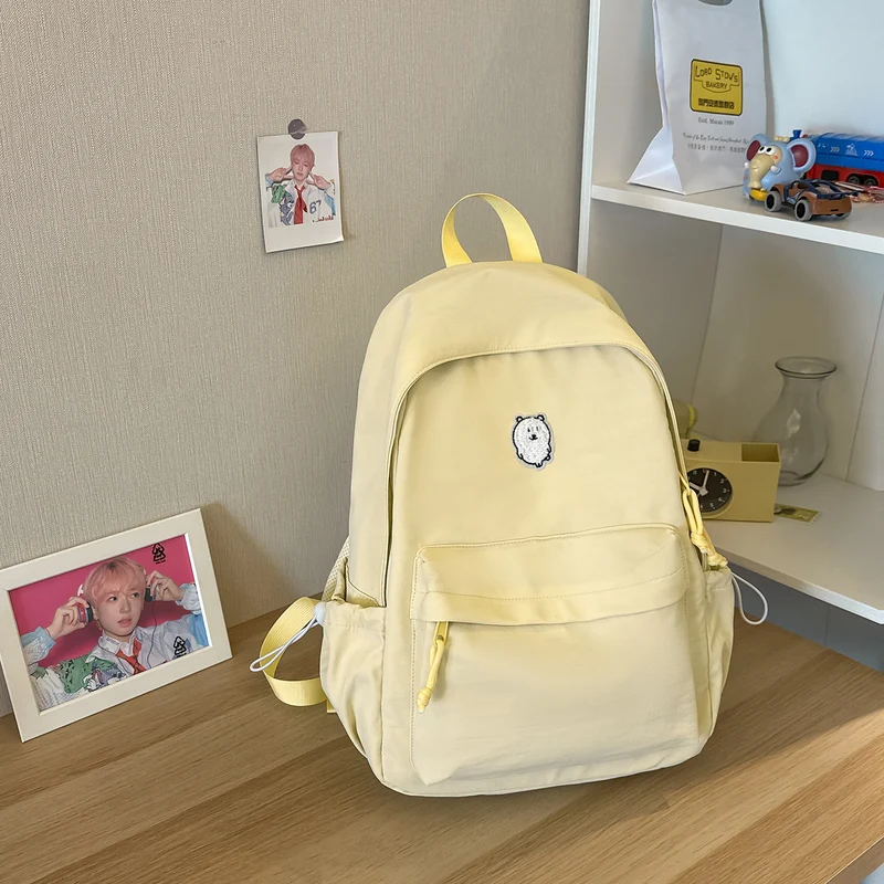 Lässiger leichter Rucksack mit süßem Charakter-Anhänger Karnz