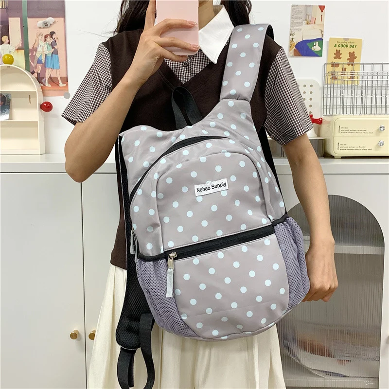 Verspielter gepunkteter Rucksack Karnz
