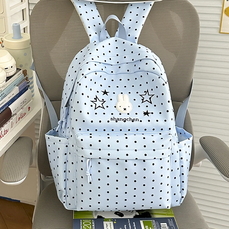Verspielt gepunkteter Rucksack mit Hasenmotiv Karnz