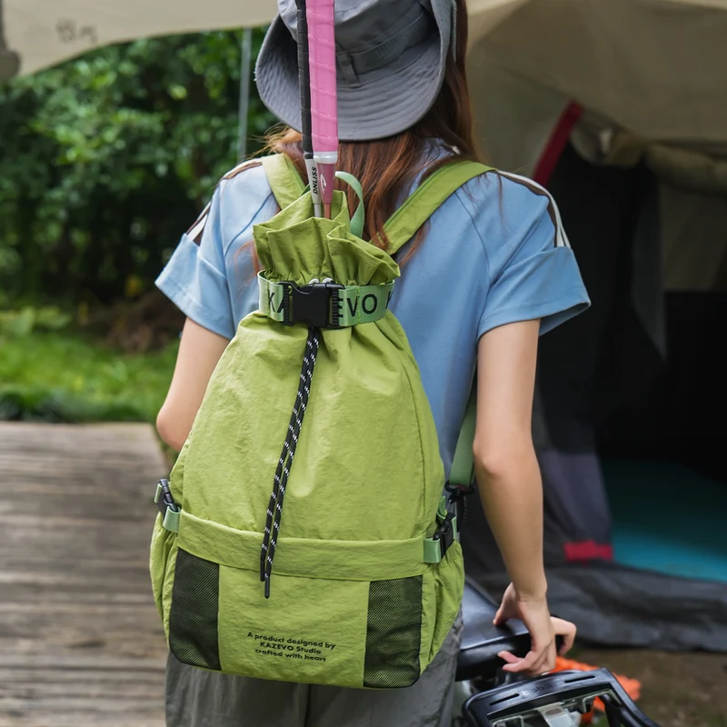 Lässiger Drawstring-Rucksack mit Netztaschen Karnz