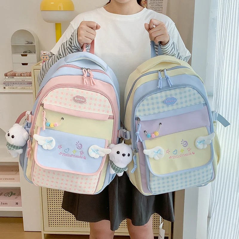 Spaßiger und verspielter Rucksack im Cartoon-Stil Karnz