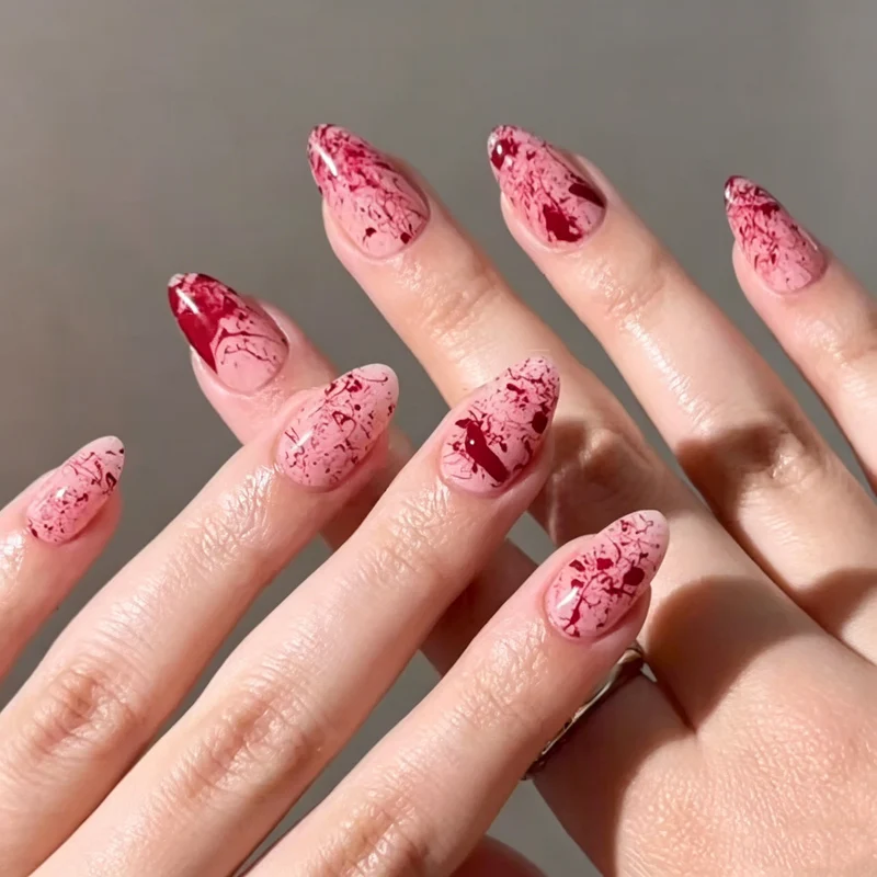 Künstlerisches Press-On Nagelkunst Set mit floralem Akzent