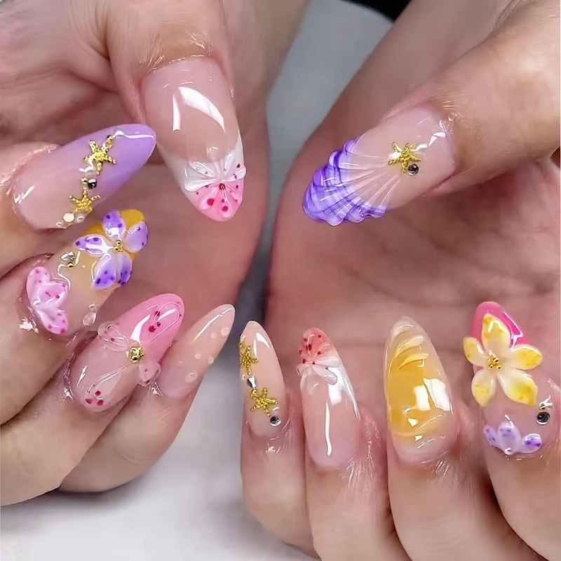 Künstlerische florale Press-On Nagelkollektion