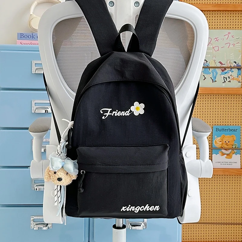 Niedlicher Cartoon-Motiv Bestickter Rucksack Karnz