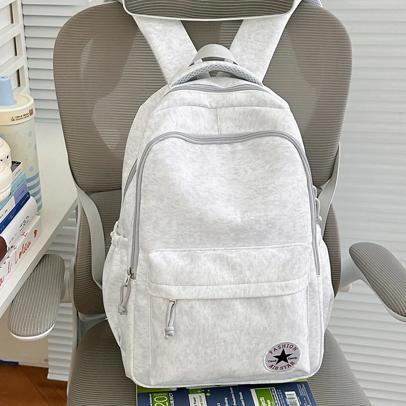 Leichtgewichtiger und trendiger Rucksack Karnz