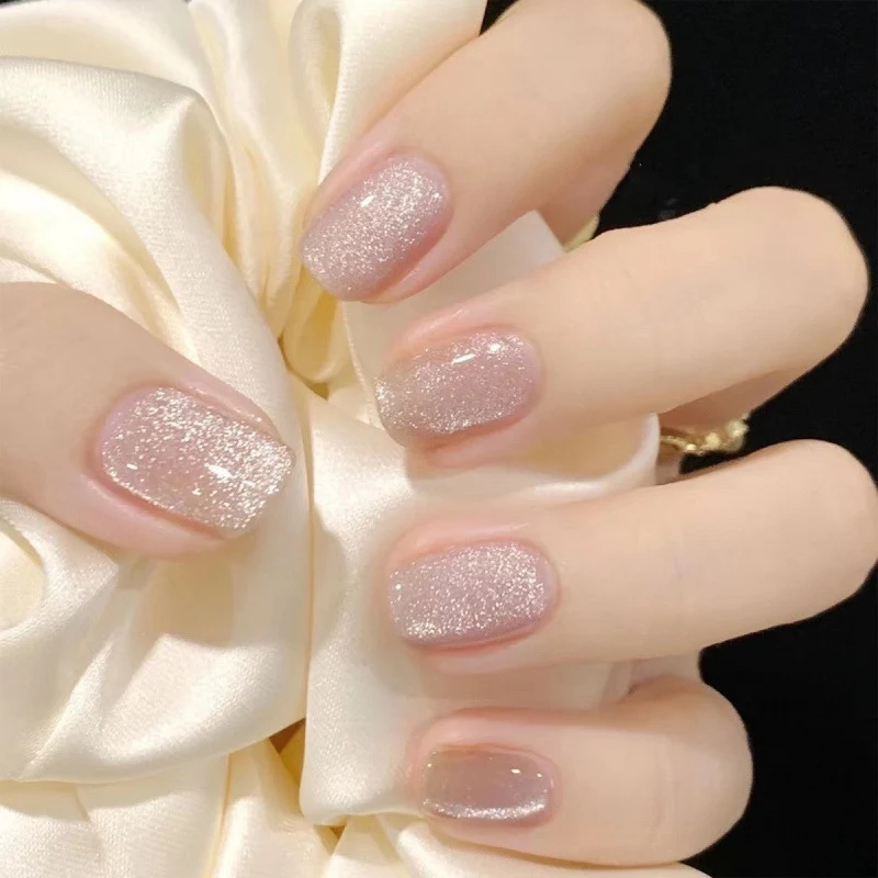 Künstlerisches Lange Press-On Nagelset mit abstraktem Design